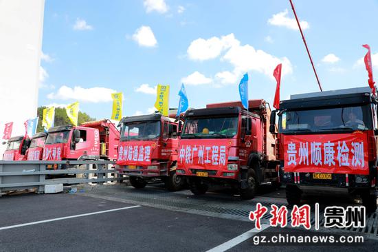 图为桐梓河特大桥迎来第二阶段的荷载试验。 陈桂良 摄