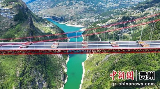 桐梓河特大桥迎来第二阶段的荷载试验。 陈桂良 摄