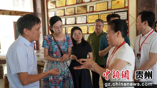 现场交流讨论。红花岗区融媒体中心 供图 现场交流讨论。红花岗区融媒体中心 供图