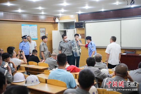 天津公安机关落实各项安保防控措施护航开学季。(天津市公安局供图)