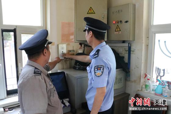 天津公安机关落实各项安保防控措施护航开学季。(天津市公安局供图)