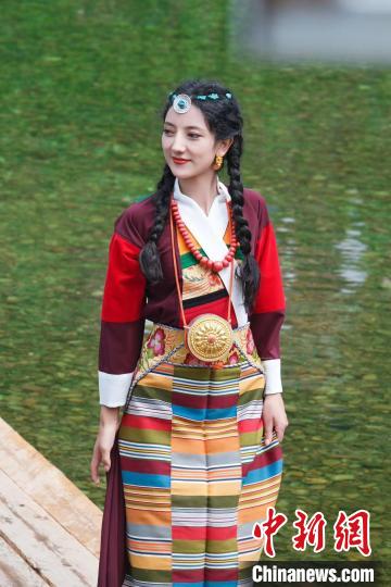 来自四川甘孜的藏族女孩拥中卓玛。《花儿绽放》节目组供图