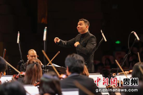 图为演出现场。 瞿宏伦 摄 图为演出现场。 瞿宏伦 摄