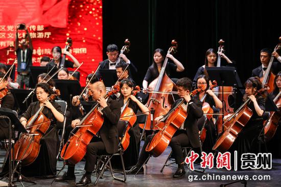 图为演出现场。 瞿宏伦 摄 图为演出现场。 瞿宏伦 摄