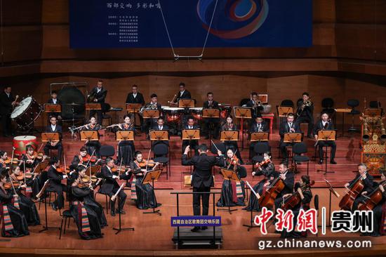 图为演出现场。 瞿宏伦 摄