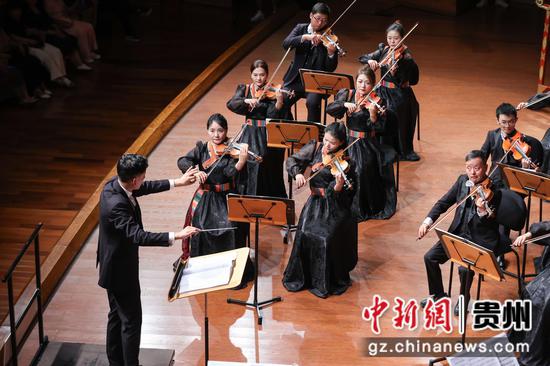 交响乐团演奏现场 oEWo-hehacvq3192395.jpg