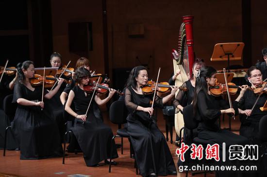 图为演出现场。瞿宏伦 摄
