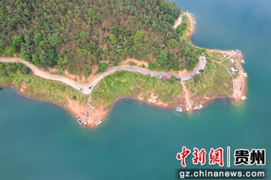 9月28日,中国万峰湖第十八届野钓大奖赛开赛。李官品 摄 9月28日,中国万峰湖第十八届野钓大奖赛开赛。李官品 摄