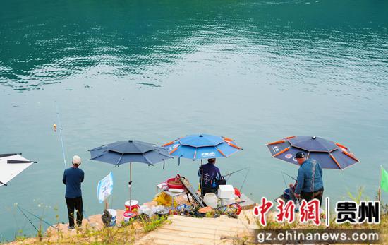 9月28日,中国万峰湖第十八届野钓大奖赛开赛。李官品 摄 9月28日,中国万峰湖第十八届野钓大奖赛开赛。李官品 摄