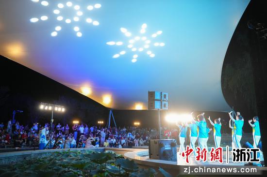 表演现场。武康街道供图