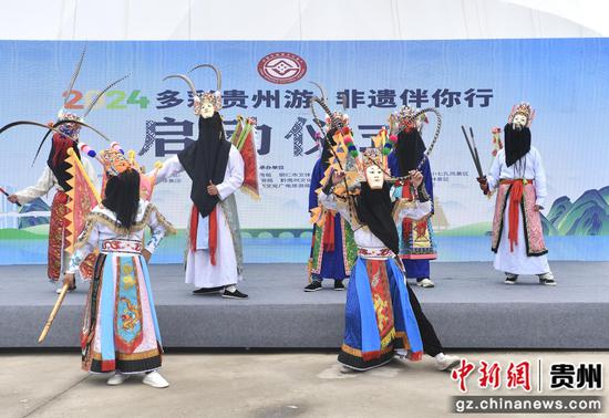现场安顺地戏表演。武敏 摄