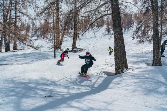 可可托海國(guó)際滑雪度假區(qū)。