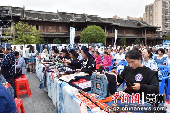 荔波县绣娘技能大赛:绣娘同台竞技 展现民族传统手工艺风采 荔波县绣娘技能大赛:绣娘同台竞技 展现民族传统手工艺风采