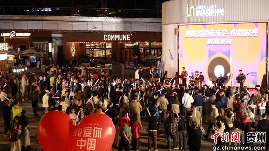 贵阳路边音乐会·悦然时光蒙面派对现场。