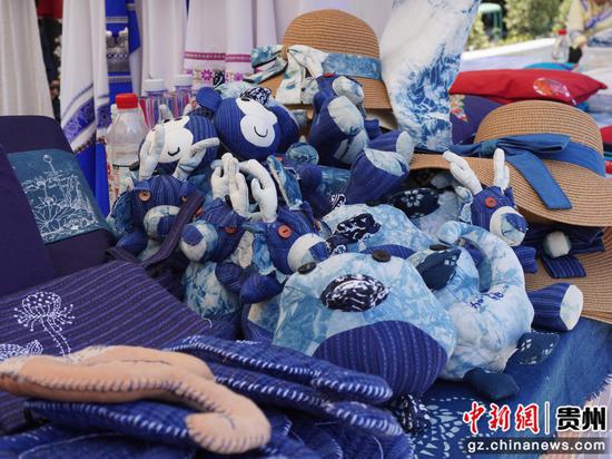非遗集市上的文创产品。活动主办方供图 非遗集市上的文创产品。活动主办方供图
