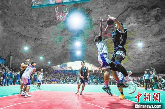 图为贵州沿河“洞篮”现场。 张洪全 摄 图为贵州沿河“洞篮”现场。 张洪全 摄