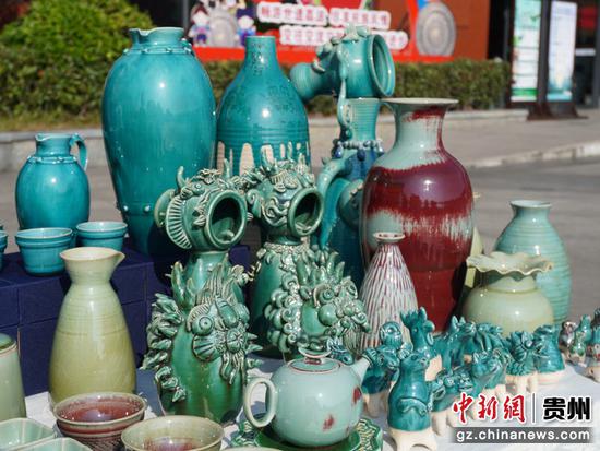 非遗展示区展出的牙舟陶。活动主办方供图