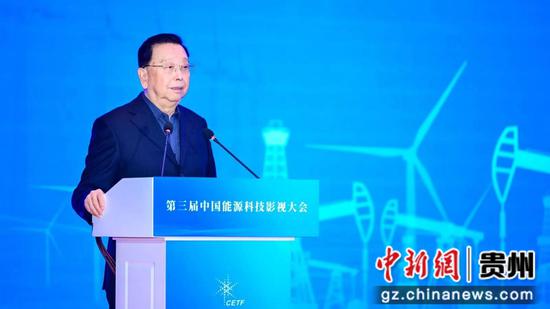 刘建中做主题演讲。   张红艳摄