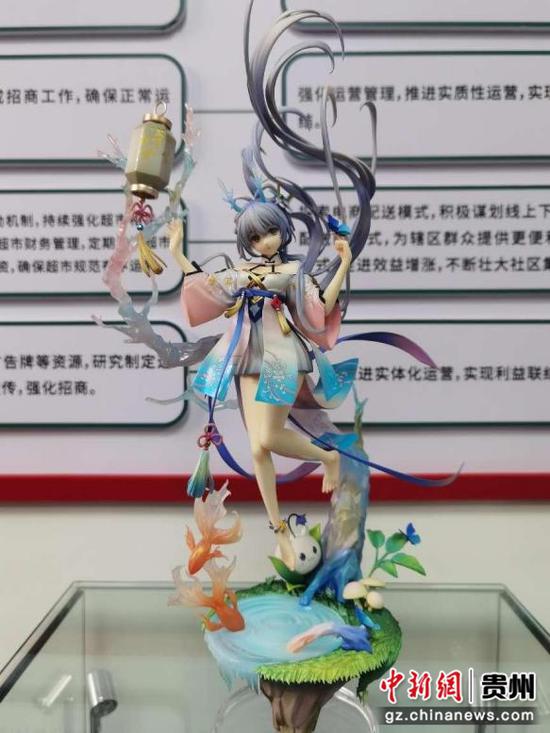 公司生产的洛天依手办。  张红艳摄