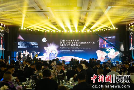 颁奖典礼现场。 涂敏摄