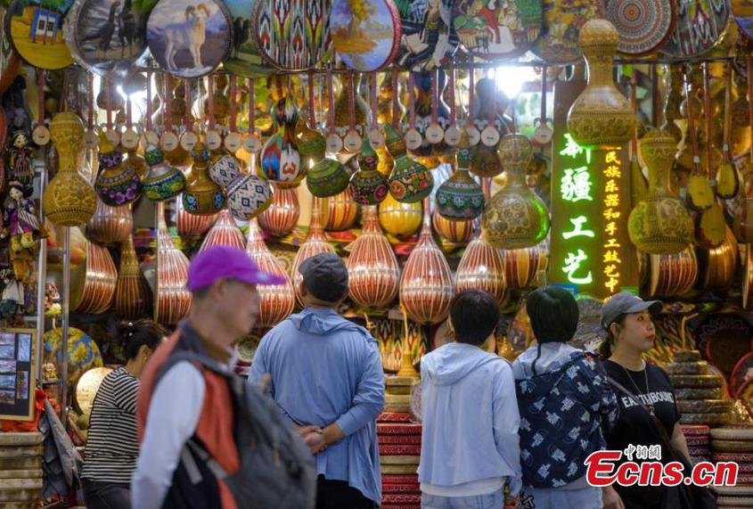 Tourists visit the Xinjiang International Grand Bazaar in Urumqi, northwest China's Xinjiang Uyghur Autonomous Region, Sept. 12, 2024. (Photo: China News Service/Liu Xin)

