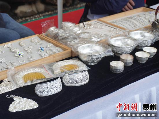 苗族银饰产品。活动主办方供图 苗族银饰产品。活动主办方供图
