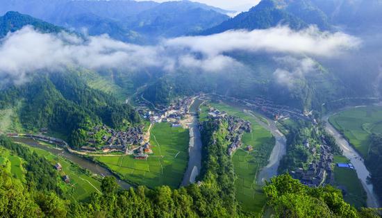 台江县南宫镇交密村(航拍图 龙圣勇摄) 台江县南宫镇交密村(航拍图 龙圣勇摄)
