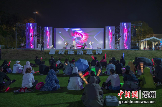 图为草坪音乐会现场。唐哲 摄 图为草坪音乐会现场。唐哲 摄