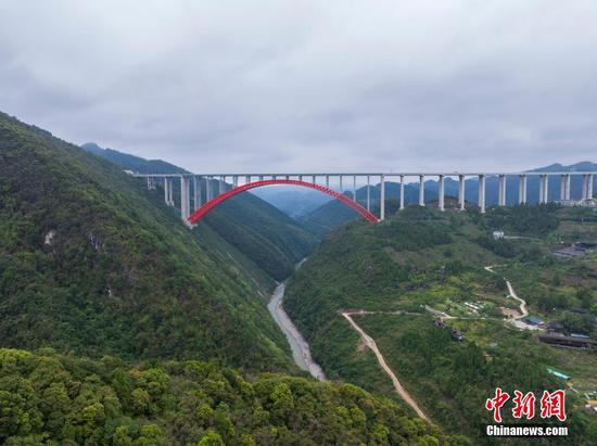 图为10月20日，航拍大发渠特大桥。（无人机照片）