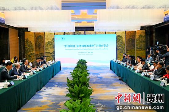 图为会议现场。 图为会议现场。
