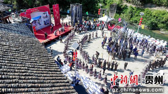 2024年10月26日，贵州省黔东南州榕江县兴华水族乡建乡40周年庆活动现场（无人机照片）。韦贵金 摄