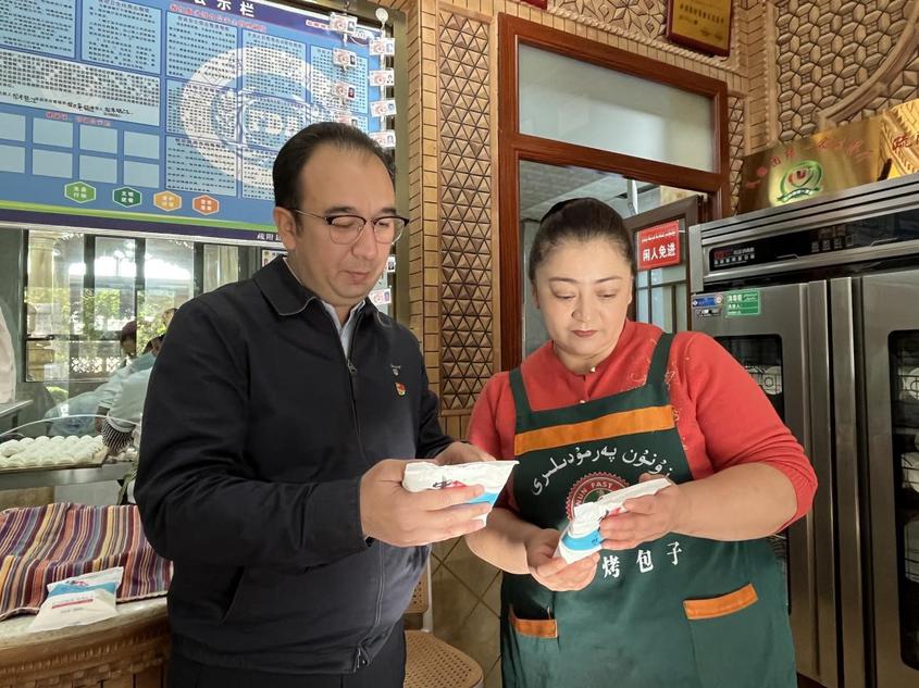 祖農烤包子成為疏附縣首家低鈉鹽示范餐廳