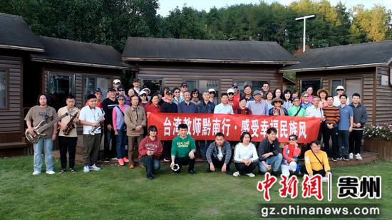 图为台湾中小学教师交流团走进贵州盛华职业学院。陈洋昕摄 图为台湾中小学教师交流团走进贵州盛华职业学院。陈洋昕摄