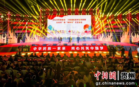 “彝族年”活动现场。 李学友摄 “彝族年”活动现场。 李学友摄