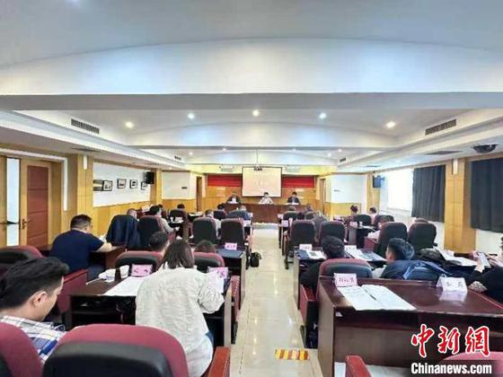 2024年在津侨资企业骨干培训班学员认真听课。天津市侨联供图