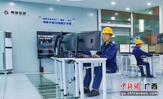 在广西钢铁冷轧厂,移动5G无人驾驶移动云舱搭载行业专家参观5G智能标杆生产线。陈海玲 摄 在广西钢铁冷轧厂,移动5G无人驾驶移动云舱搭载行业专家参观5G智能标杆生产线。陈海玲 摄