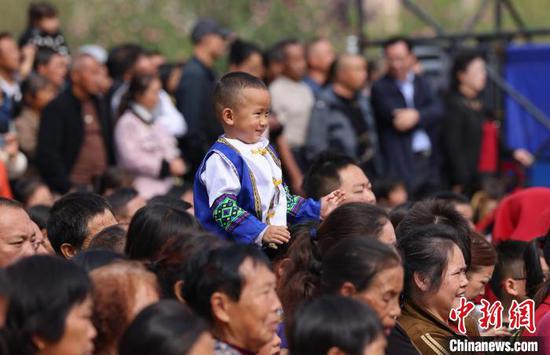 图为玉屏侗族自治县成立40周年庆祝大会现场。胡攀学 摄 图为玉屏侗族自治县成立40周年庆祝大会现场。胡攀学 摄
