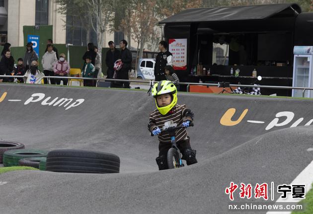 活动现场。中新网记者 杨迪 摄 活动现场。中新网记者 杨迪 摄