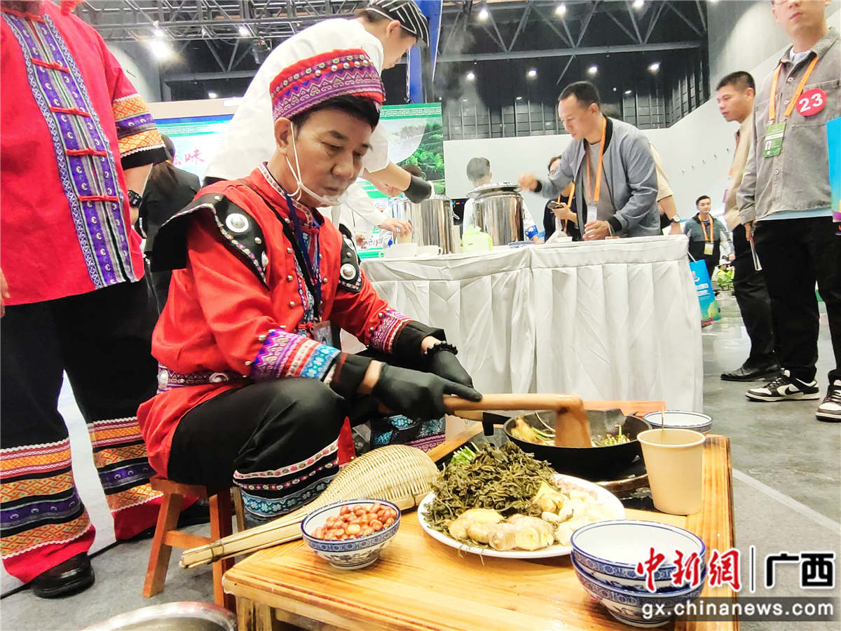 瑶族油茶习俗展示现场。记者 黄艳梅 摄