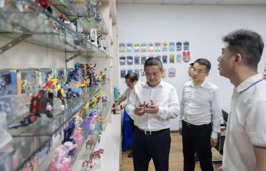 推介人员深入企业座谈