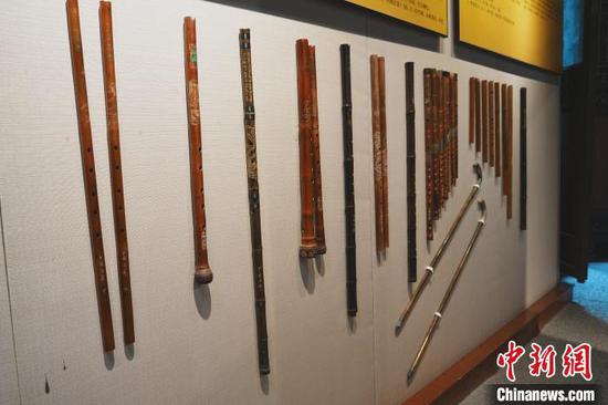 图为贵州玉屏箫笛博物馆里展示的玉屏箫笛。周燕玲 摄