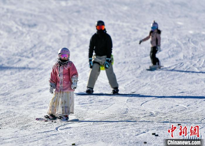 烏魯木齊市周邊滑雪場迎來新雪季