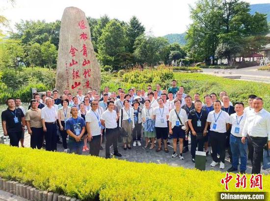 台盟浙江省委会承办台盟中央“筑梦乡村”培训班,组织基层干部学员走进乡村振兴示范省,学习“千万工程”先进经验。 台盟中央供图 台盟浙江省委会承办台盟中央“筑梦乡村”培训班,组织基层干部学员走进乡村振兴示范省,学习“千万工程”先进经验。 台盟中央供图