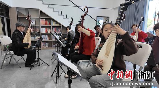 金海塘社区公益琵琶课。石碶街道 供图