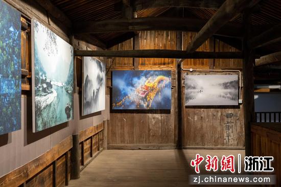 摄影展现场。临海市文化馆 供图
