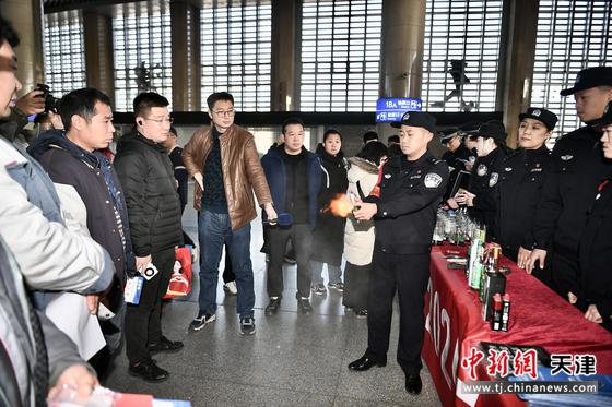 图为活动现场。(北京铁路公安局天津公安处供图) 图为活动现场。(北京铁路公安局天津公安处供图)