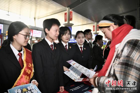 图为活动现场。(北京铁路公安局天津公安处供图) 图为活动现场。(北京铁路公安局天津公安处供图)