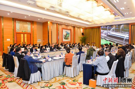 图为座谈会现场。 图为座谈会现场。