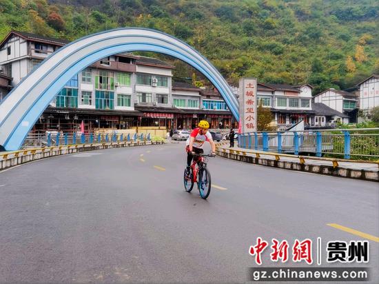 图为比赛现场 。 张红艳摄 图为比赛现场 。 张红艳摄