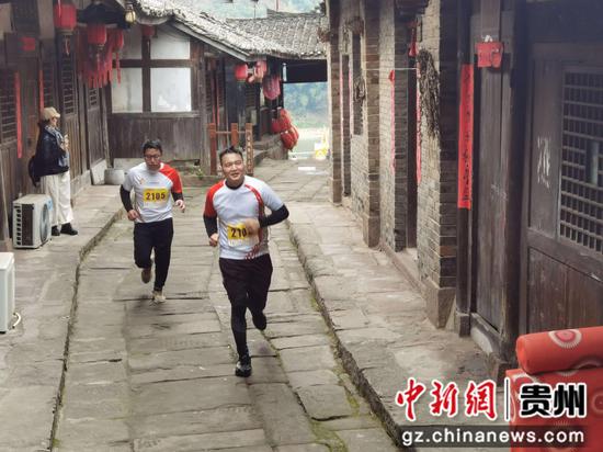 图为比赛现场 。 张红艳摄 图为比赛现场 。 张红艳摄